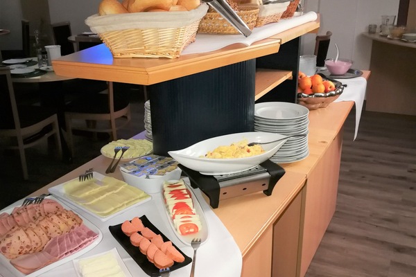 Daily buffet breakfast for a fee