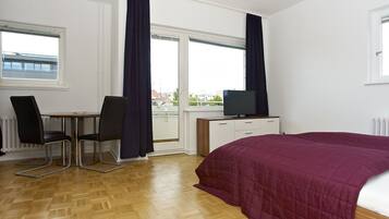 Iron/ironing board, cribs/infant beds, rollaway beds, WiFi