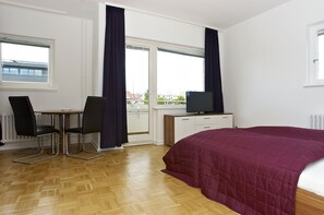 Bügeleisen/Bügelbrett, Babybetten, Zustellbetten, WLAN