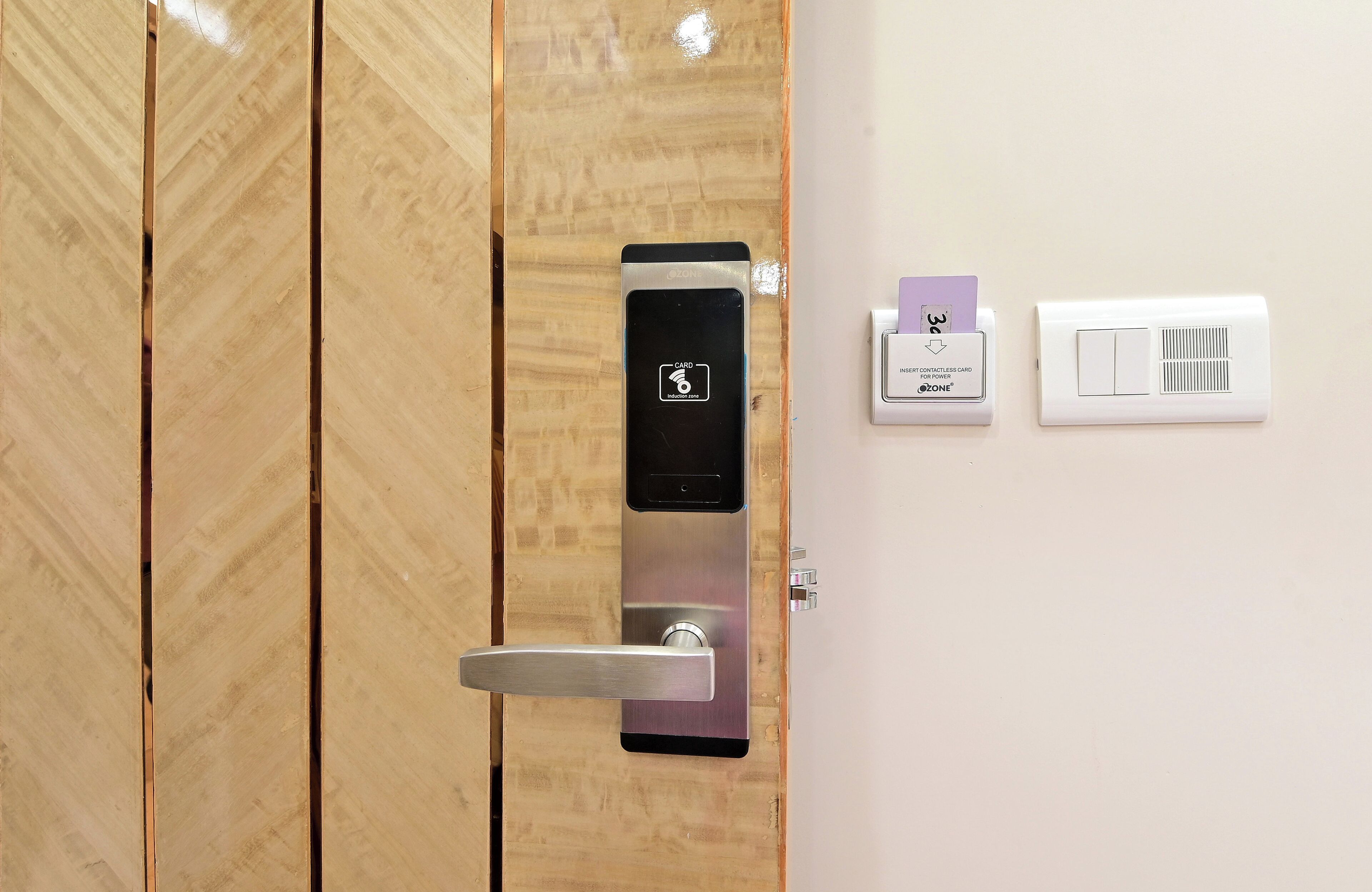 Deluxe Room | Premium bedding, minibar, desk, laptop workspace