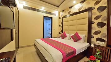 Premium bedding, minibar, desk, laptop workspace