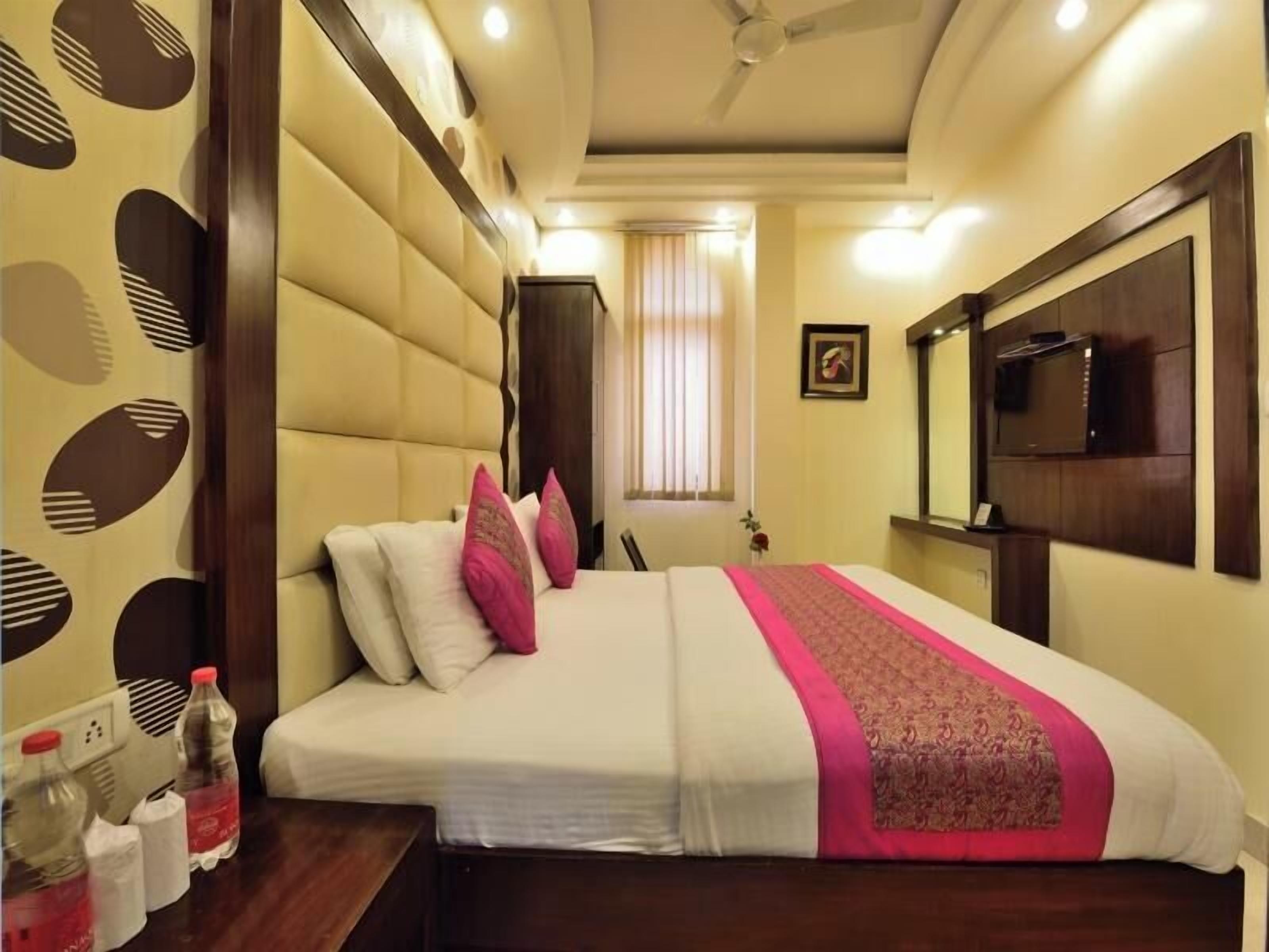 Ropa de cama de alta calidad, minibar y escritorio 