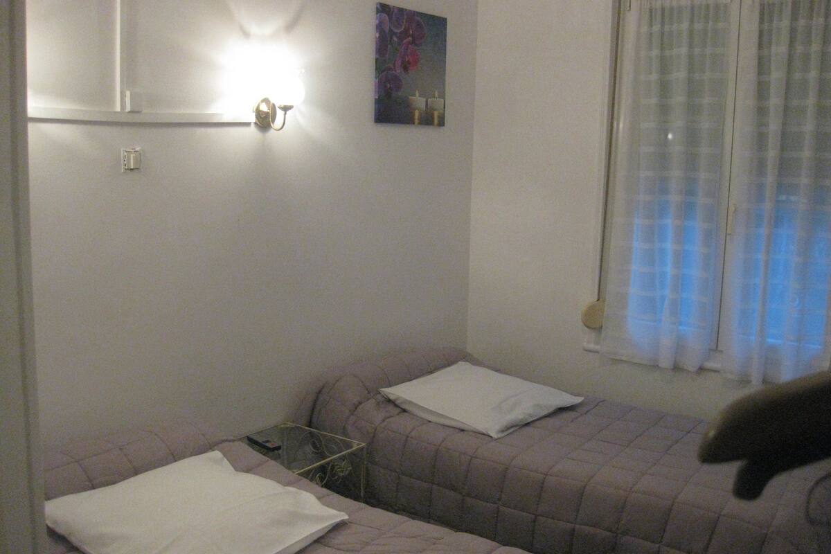 Desk, free cots/infant beds, free WiFi