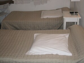 Desk, free cots/infant beds, free WiFi