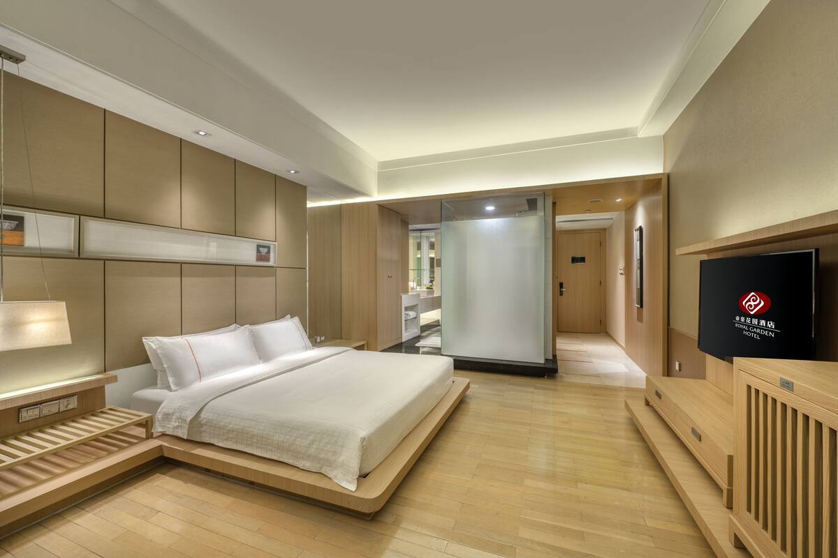 Cubrecamas, minibar, caja de seguridad en la habitación y escritorio 