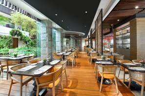 3 restaurants, Chinese cuisine