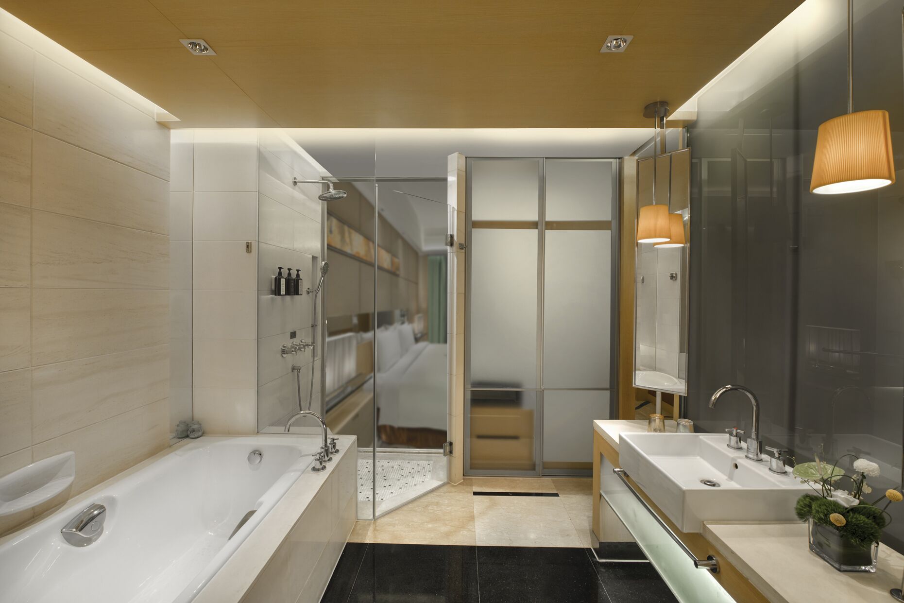 executive room, 1 king bed, balcony, mountain view | bathroom | rainfall showerhead, free toiletries, hair dryer, bathrobes