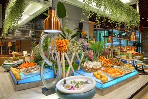 3 restaurants, Chinese cuisine - Royal Garden Hotel (Dongguan)