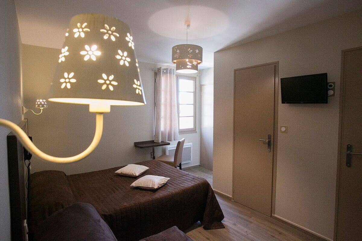 triple room | desk, free cots/infant beds, free wifi, bed sheets