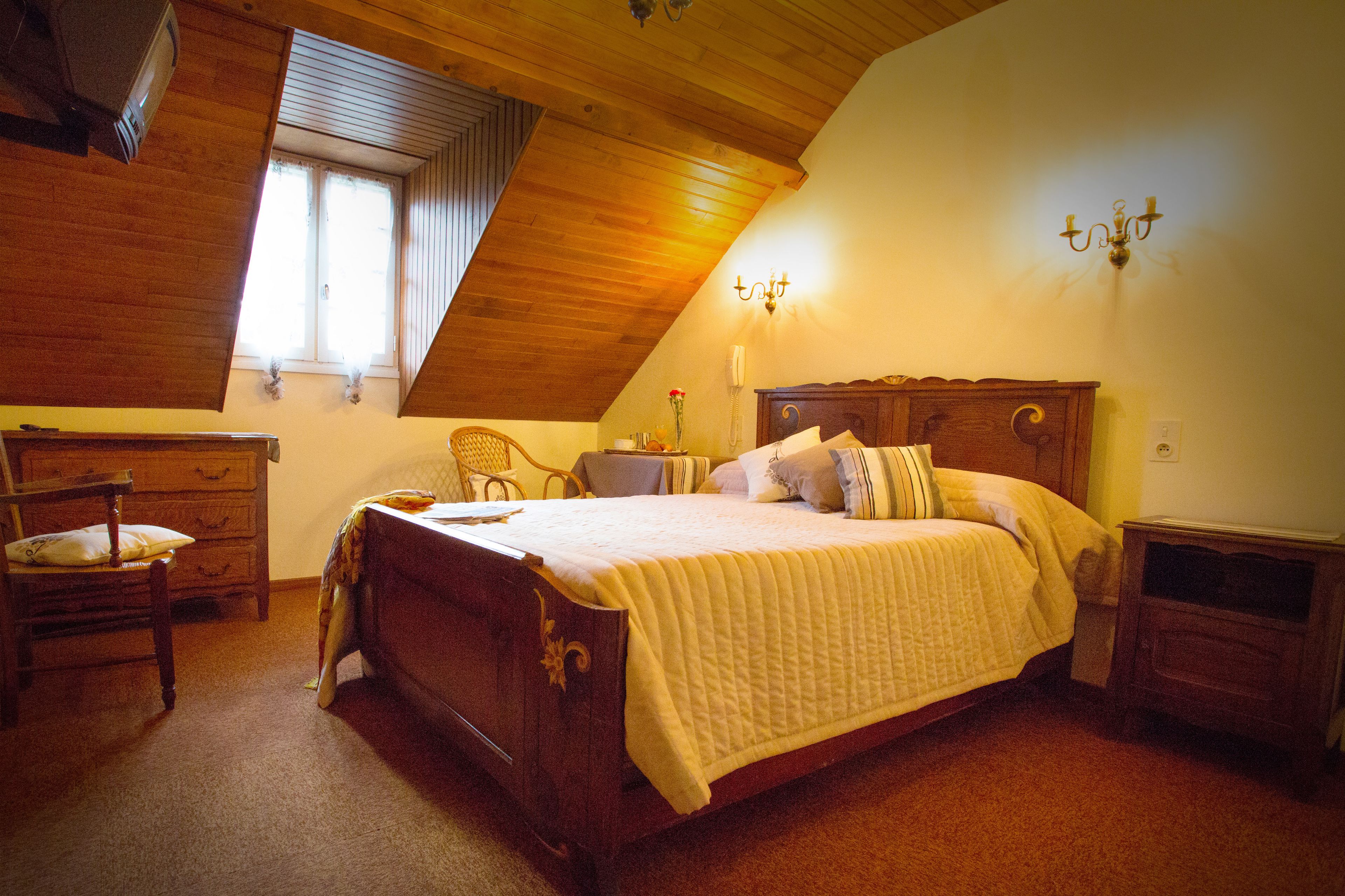 standard room | desk, free cots/infant beds, free wifi, bed sheets