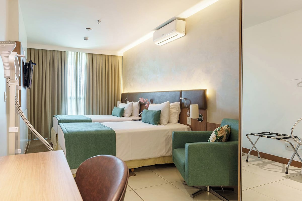 Quarto Executivo Dbl Solteiro Vista cidade | Minibar, in-room safe, desk, laptop workspace