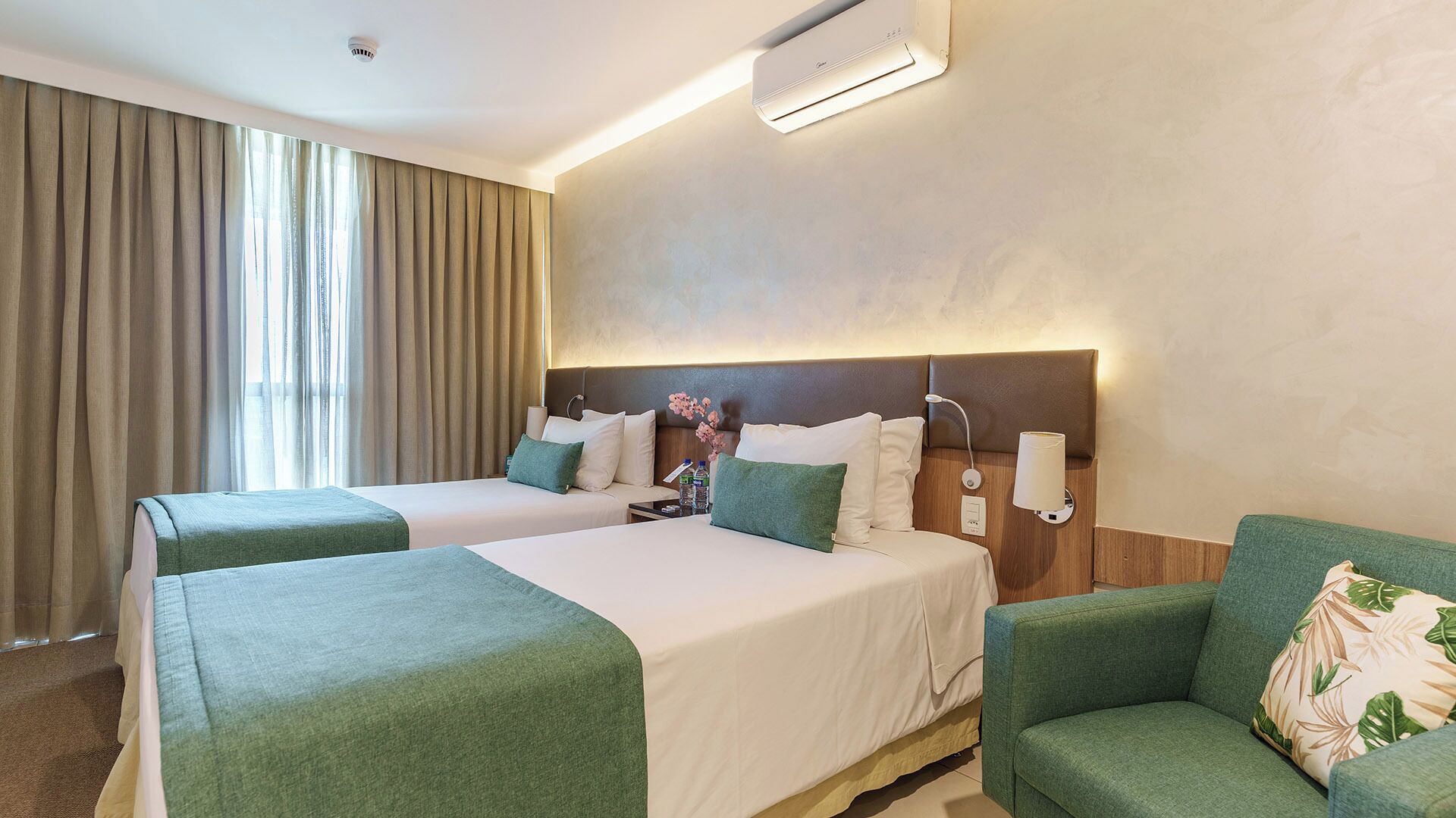 Quarto Executivo Dbl Solteiro Vista cidade | Minibar, in-room safe, desk, laptop workspace