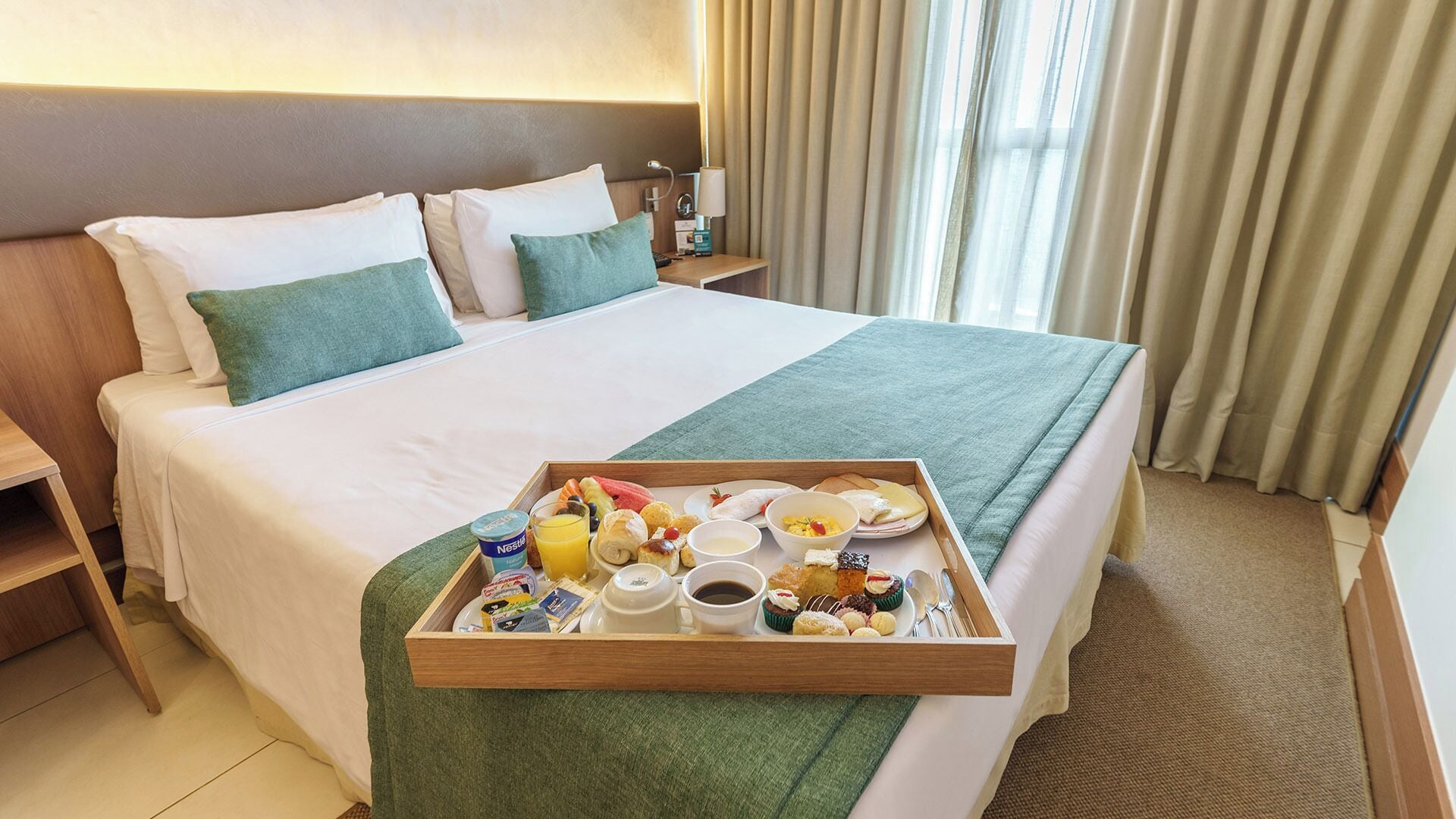 Quarto Executivo Dbl Casal Vista cidade | Minibar, in-room safe, desk, laptop workspace