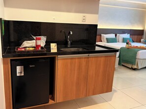Quarto Triplo Standard | Private kitchen | Coffee/tea maker - Athos Bulcão Hplus Executive (Brasília)