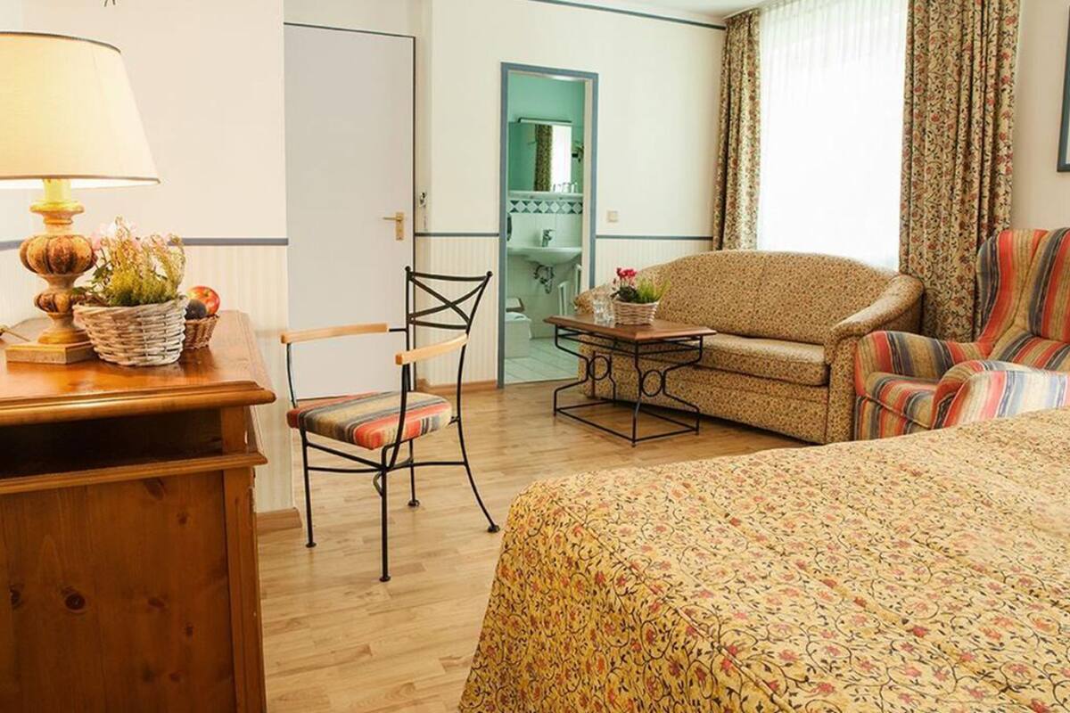 family apartment | living room | 80-cm flat-screen tv with satellite channels, tv