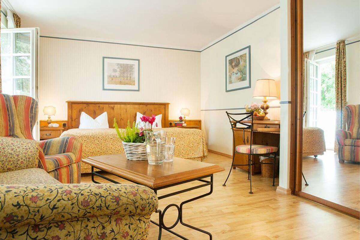 80-cm flat-screen tv with satellite channels, tv