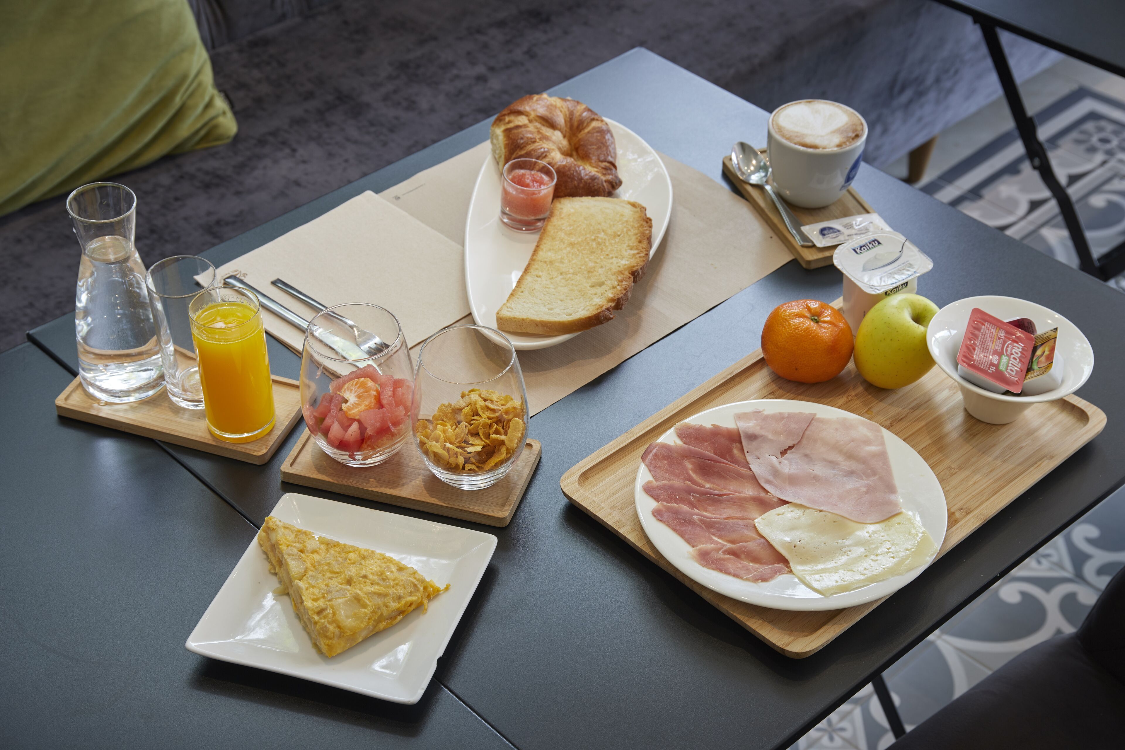 daily buffet breakfast (eur 11 per person)