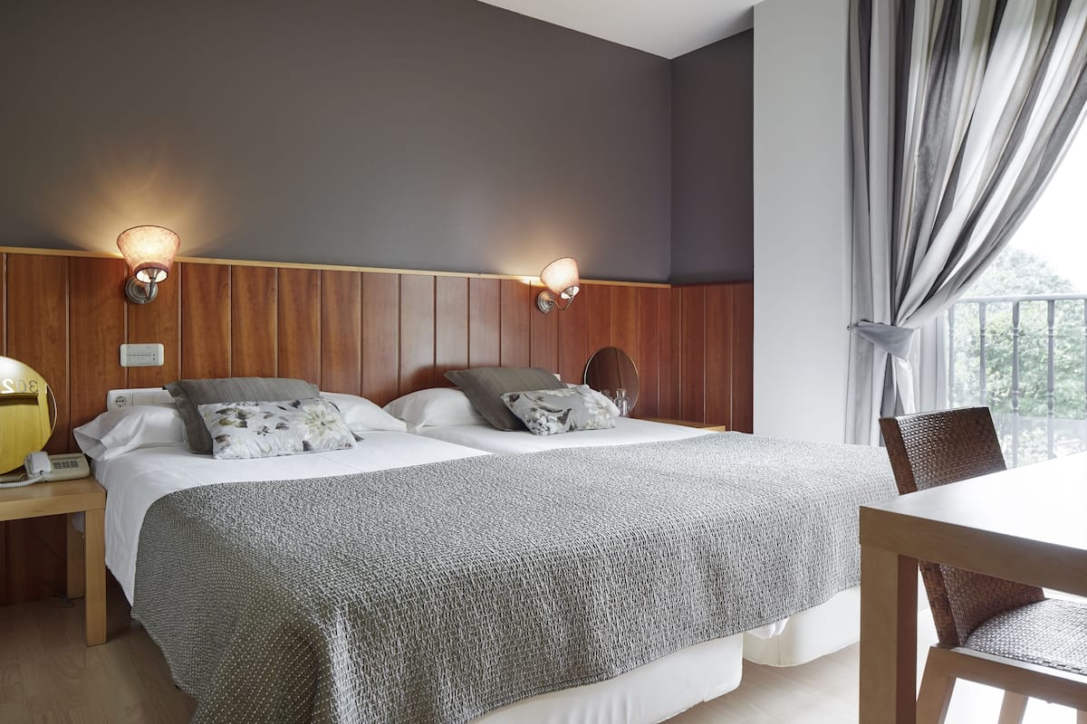 In-room safe, desk, laptop workspace, soundproofing