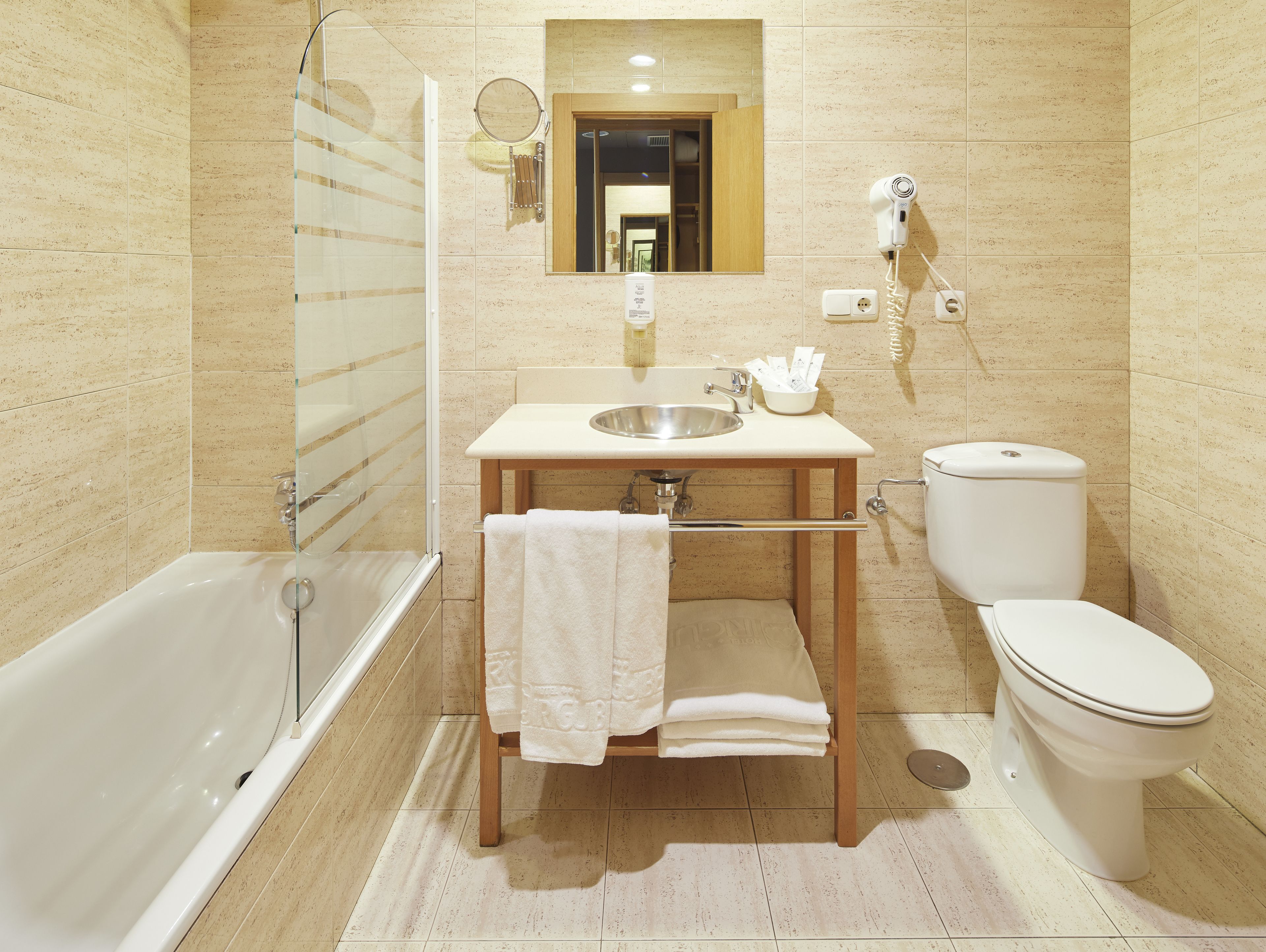 triple room | in-room safe, desk, laptop workspace, soundproofing