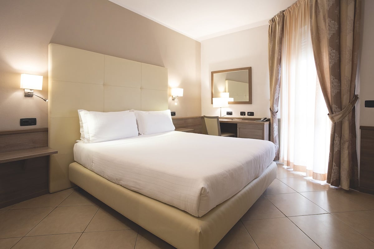 Comfort Double Room, Non Smoking, Balcony | Minibar, in-room safe, desk, blackout curtains