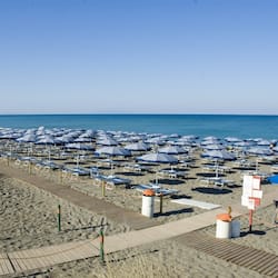 Beach nearby, sun-loungers, beach umbrellas, beach towels