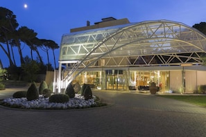 Façade de lâhĂ©bergement - soirĂ©e/nuit