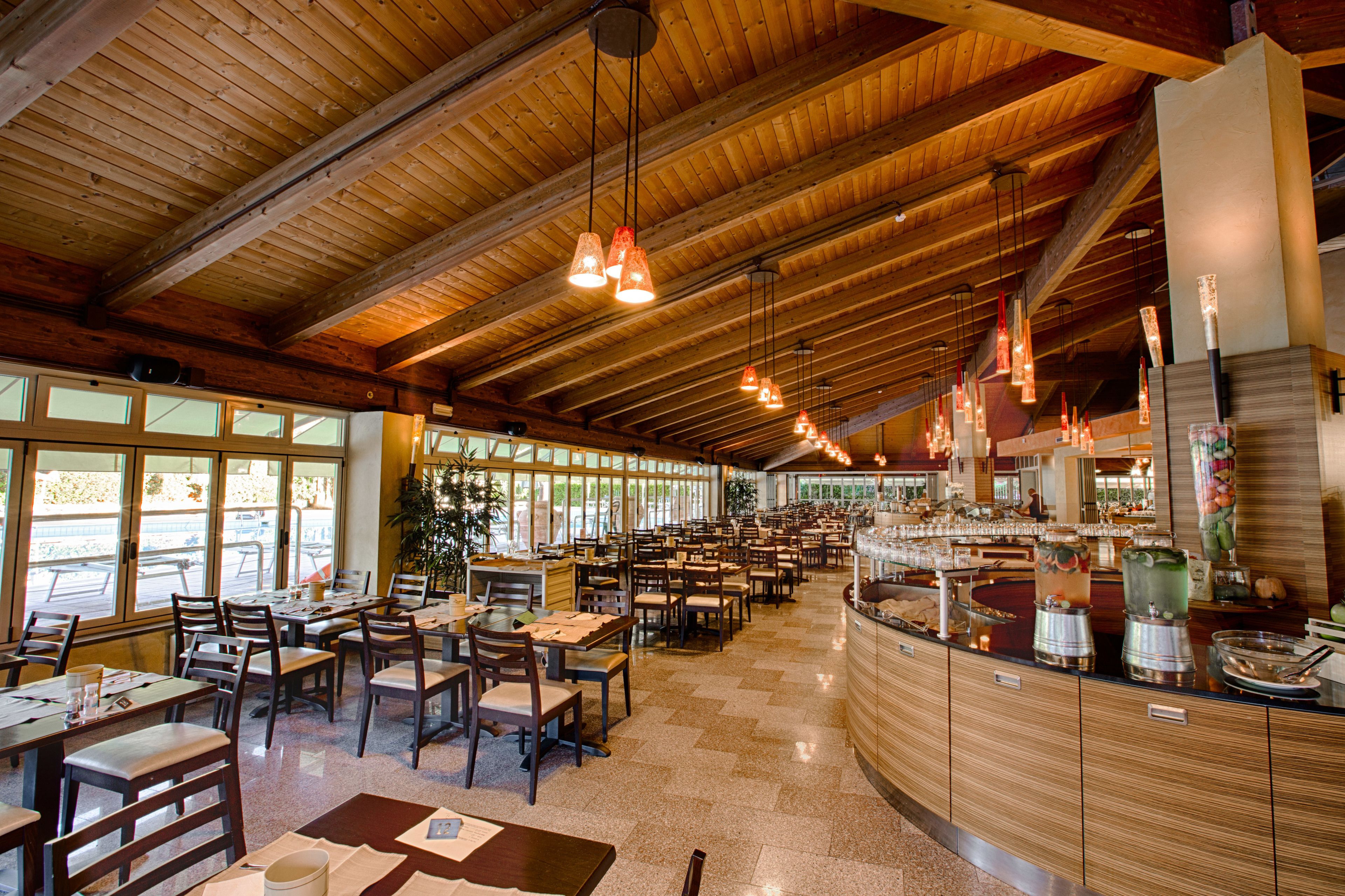 2 restaurants, breakfast, lunch, dinner served; regional cuisine