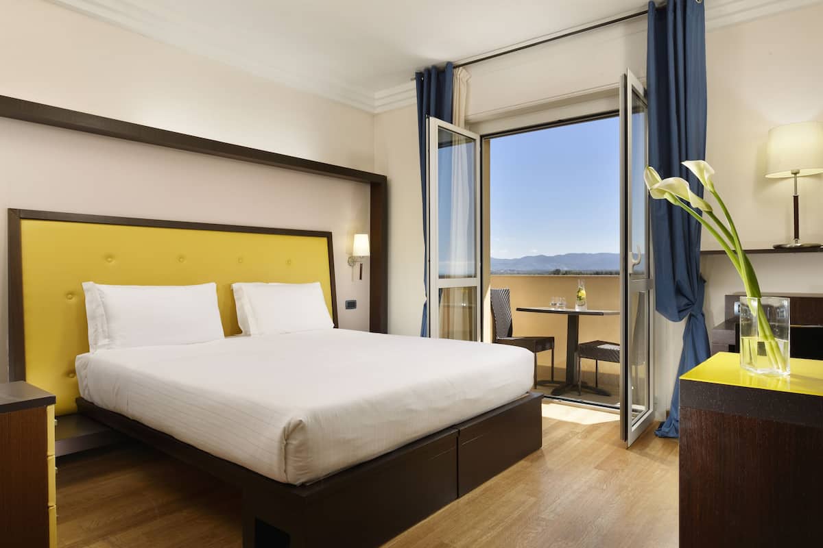 Junior Suite, Balcony | Minibar, in-room safe, desk, blackout curtains