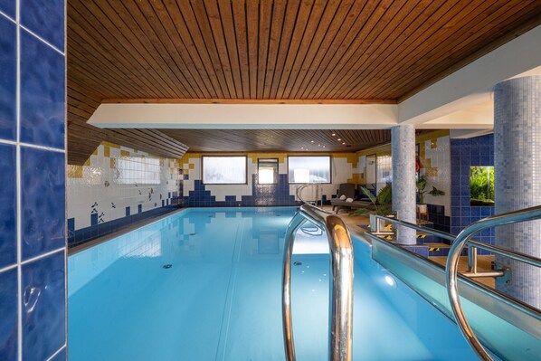 Indoor pool, pool loungers, lifeguards on site