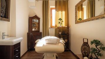 Sauna, hot tub, body treatments, aromatherapy, hot stone massages