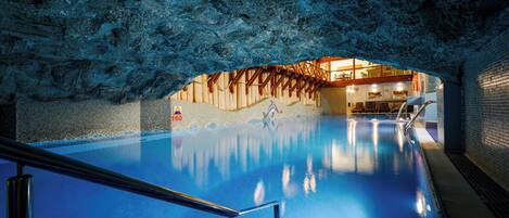 Indoor pool, sun loungers, lifeguards on site