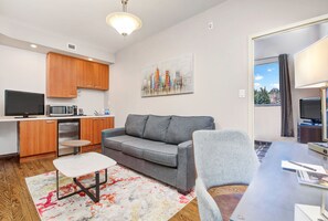 Fridge, coffee/tea maker