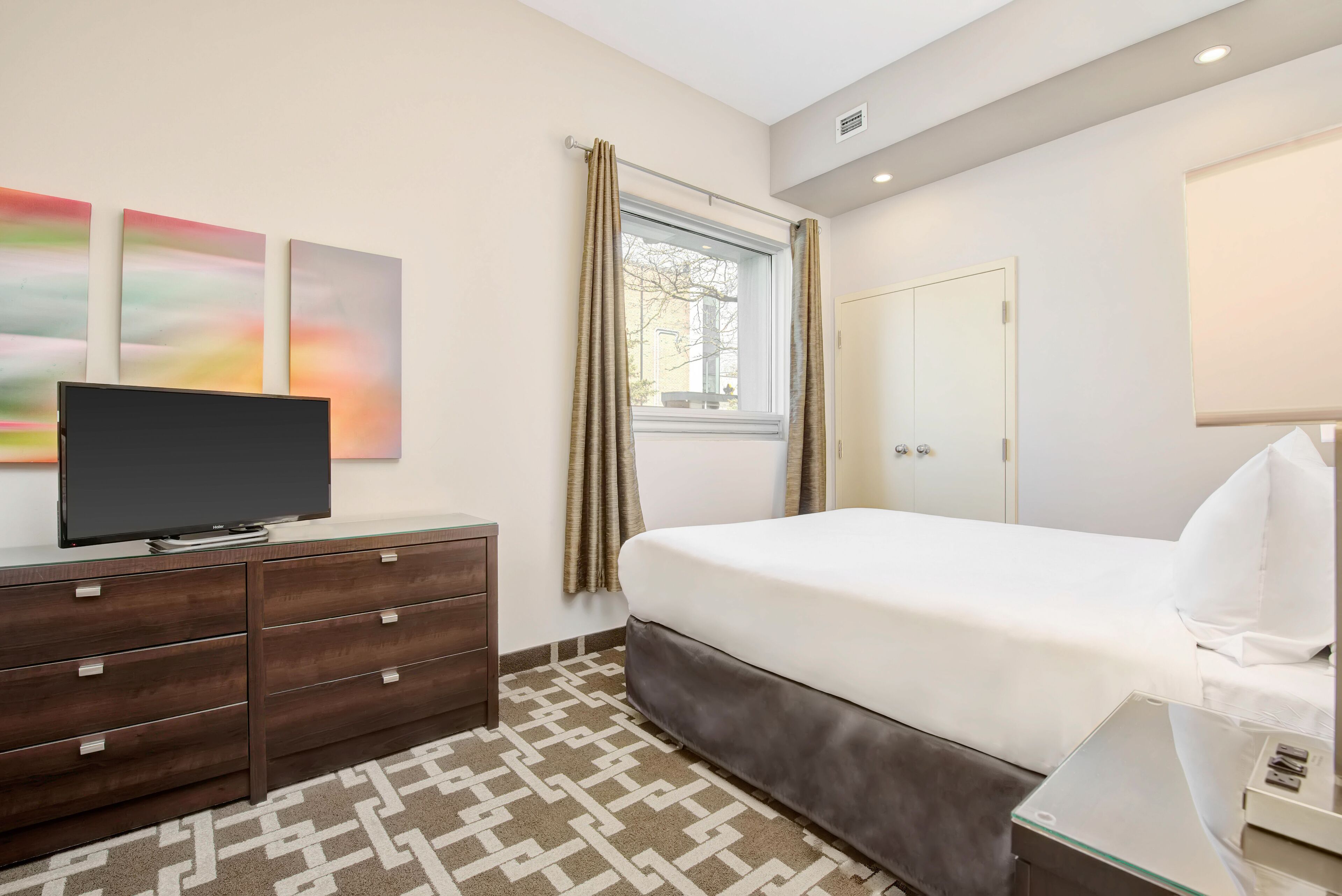 1 bedroom suite, 1 queen bed with sofabed | 2 bedrooms, premium bedding, pillow-top beds, in-room safe