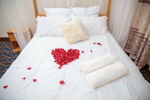 Double Room | Desk, soundproofing, iron/ironing board, rollaway beds - Thames Hotel (Entebbe)