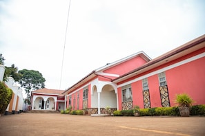 ด้านหน้าที่พัก