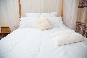 Single Room | Desk, soundproofing, iron/ironing board, rollaway beds - Thames Hotel (Entebbe)