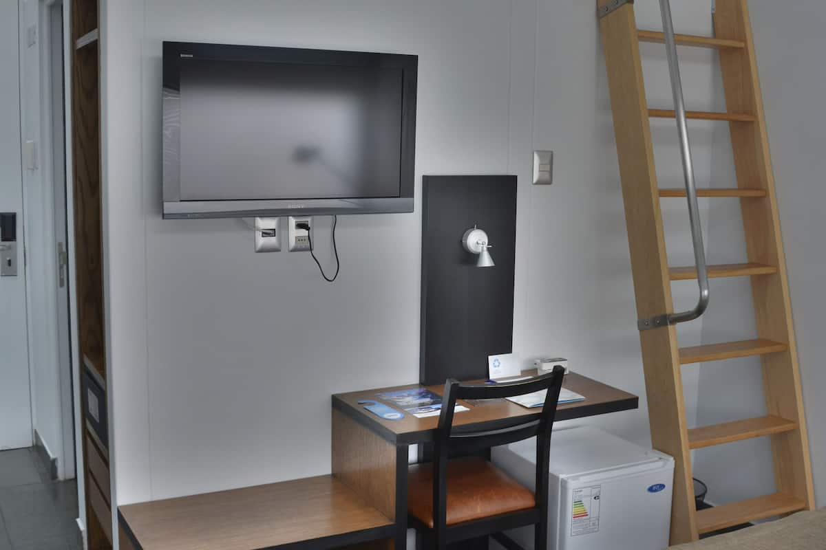 Chambre Triple Standard (Matrimonial con altillo) | Coin séjour | Télévision LCD