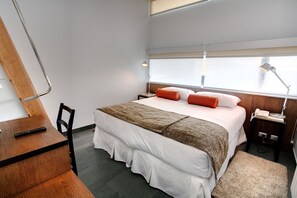 Chambre Triple Standard (Matrimonial con altillo) | Literie de qualité supérieure, coffres-forts dans les chambres, bureau