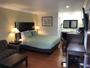 ห้องสวีท, 2 ห้องนอน | โต๊ะทำงาน, เตารีด/โต๊ะรีดผ้า, Wi-Fi ฟรี
