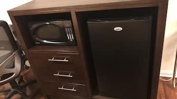Chambre Tradition, 1 trÚs grand lit, non-fumeur | Mini-réfrigérateur