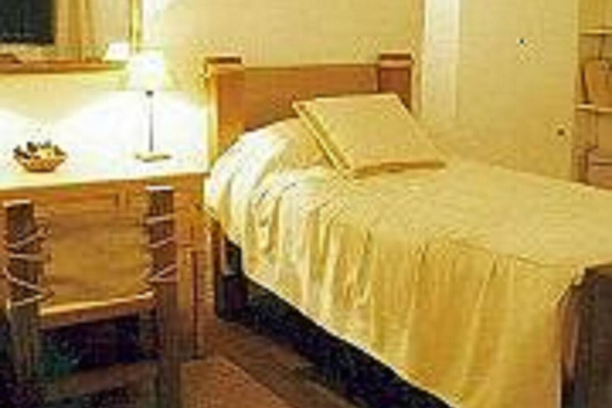 Ropa de cama de alta calidad, cubrecamas, cunas y wifi gratis 