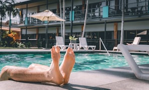 Outdoor pool, open 8 AM to 8 PM, sun loungers - Litchfield Outback Resort (Batchelor)