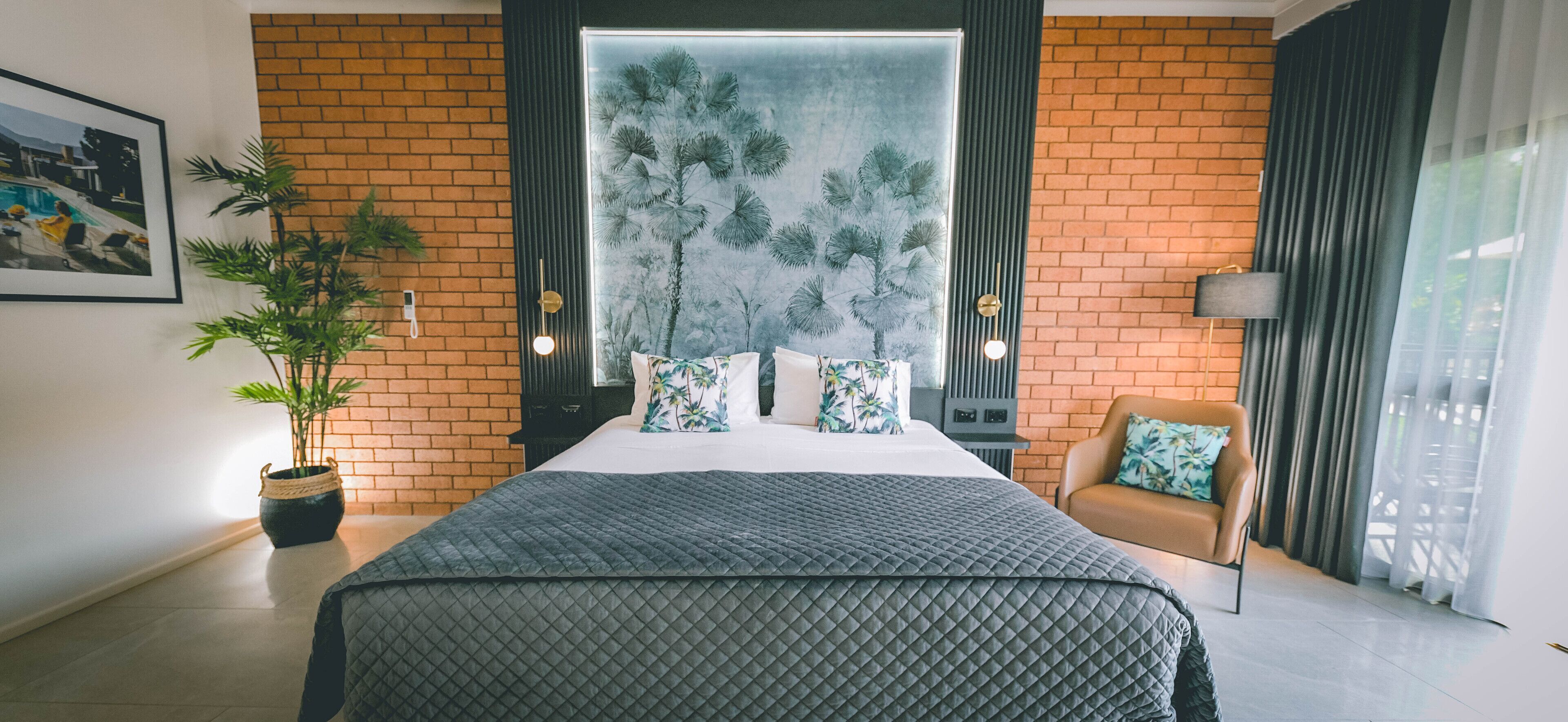 Premium bedding, iron/ironing board, free WiFi