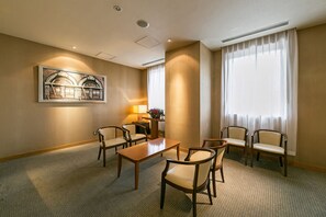 Área de estar no saguão