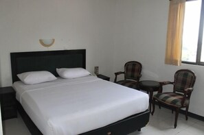 Deluxe Double or Twin Room | Desk, free WiFi - Cihampelas Hotel 1 (Bandung)