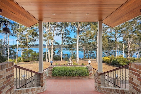 Front of property. Robyns Nest Boutique Resort