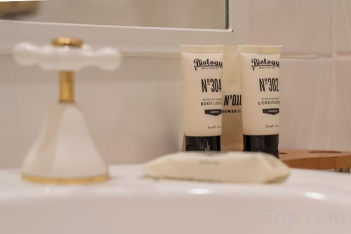 Bathroom | Free toiletries, hair dryer, towels, soap