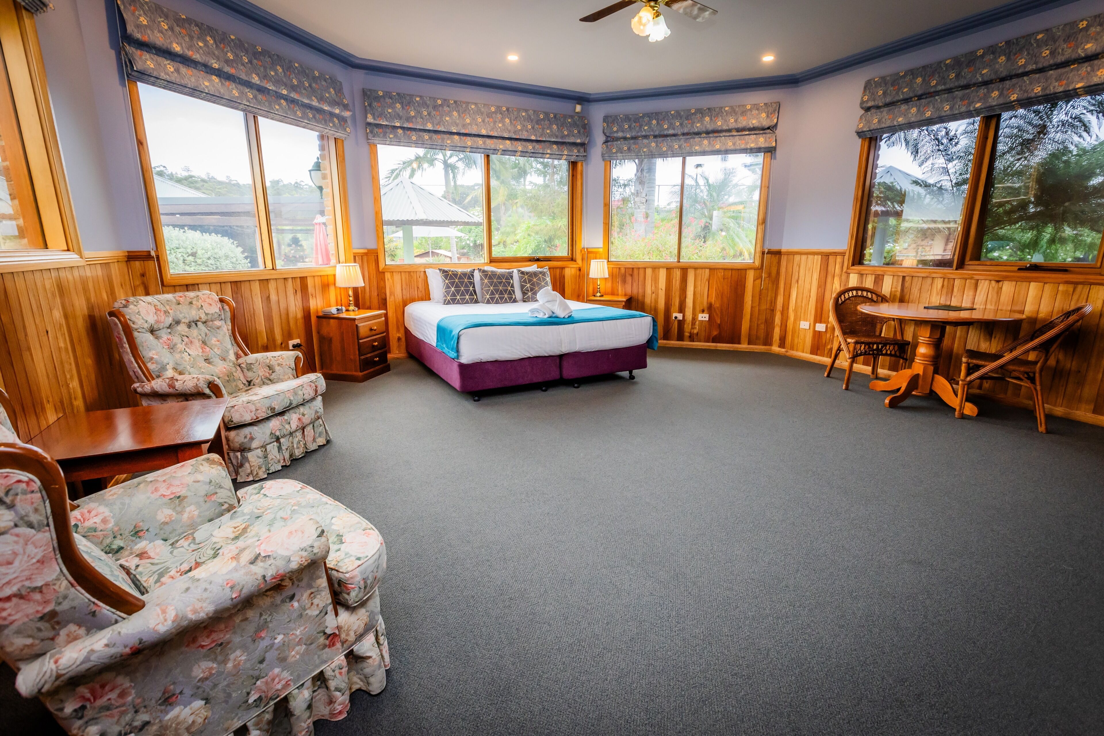 Standard Room, 1 Queen Bed, Ensuite, Partial Lake View (Adults Only) | Egyptian cotton sheets, hypo-allergenic bedding, pillowtop beds