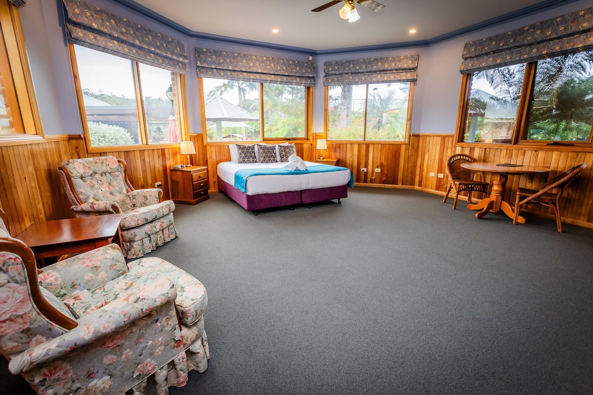 Chambre Standard, 1 grand lit, salle de bains attenante, vue partielle sur le lac (Adults Only) | Draps en coton égyptien, literie hypoallergénique, surmatelas