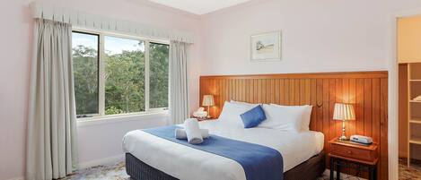 1 bedroom, Egyptian cotton sheets, hypo-allergenic bedding